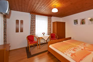 Große und schöne Zimmer im Haus Rettenwender